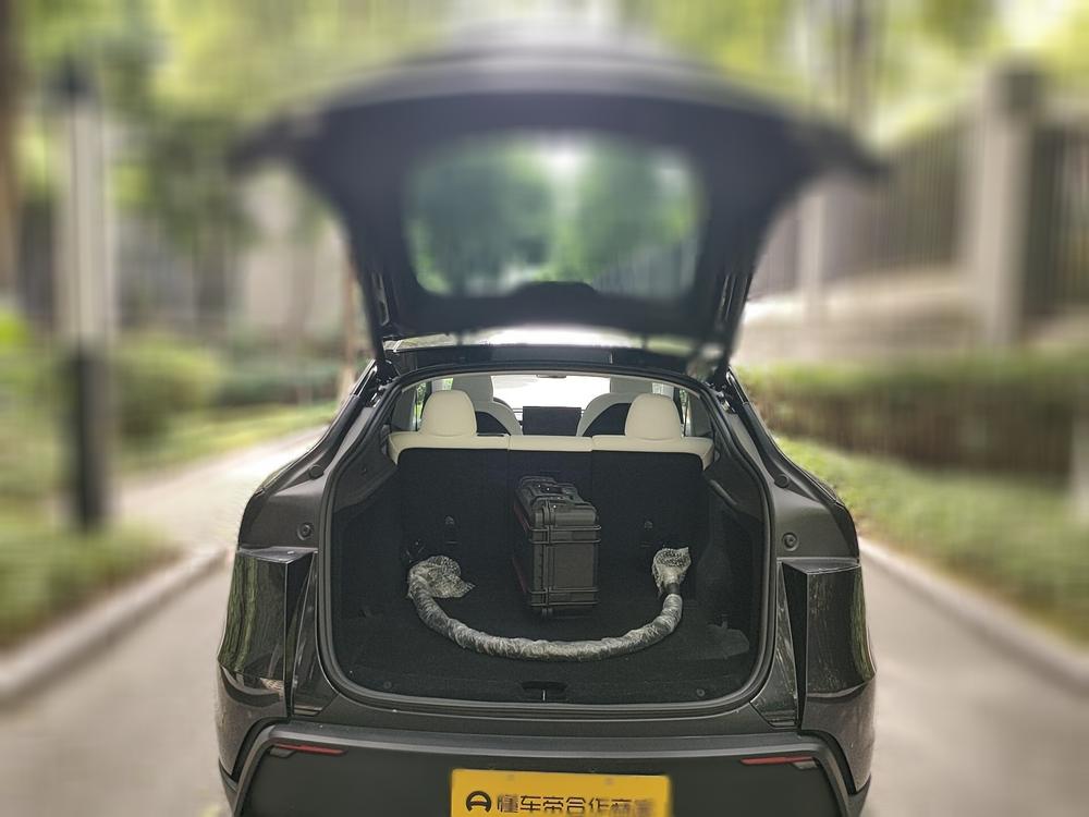 Tesla Model Y 2025 #12 Tesla Model Y 2025 car image #12