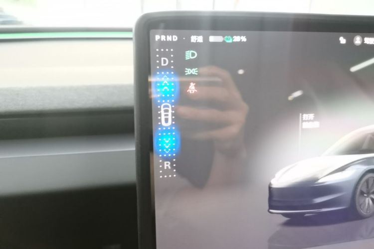 Tesla Model 3 2024 car image #18