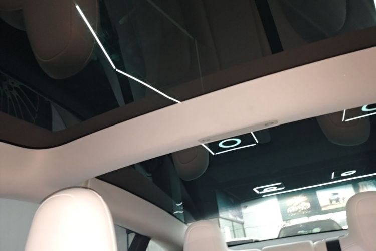Tesla Model 3 2022 car image #18