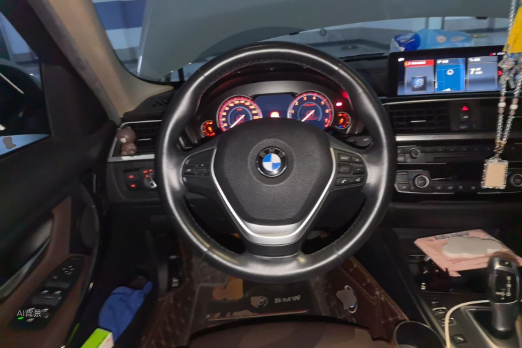 BMW 3 Series 2019 car image #12