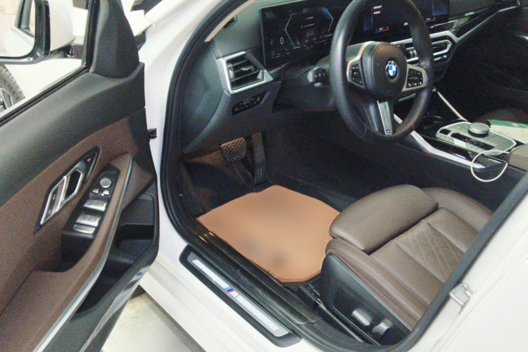 BMW 3 Series 2023 car image #9