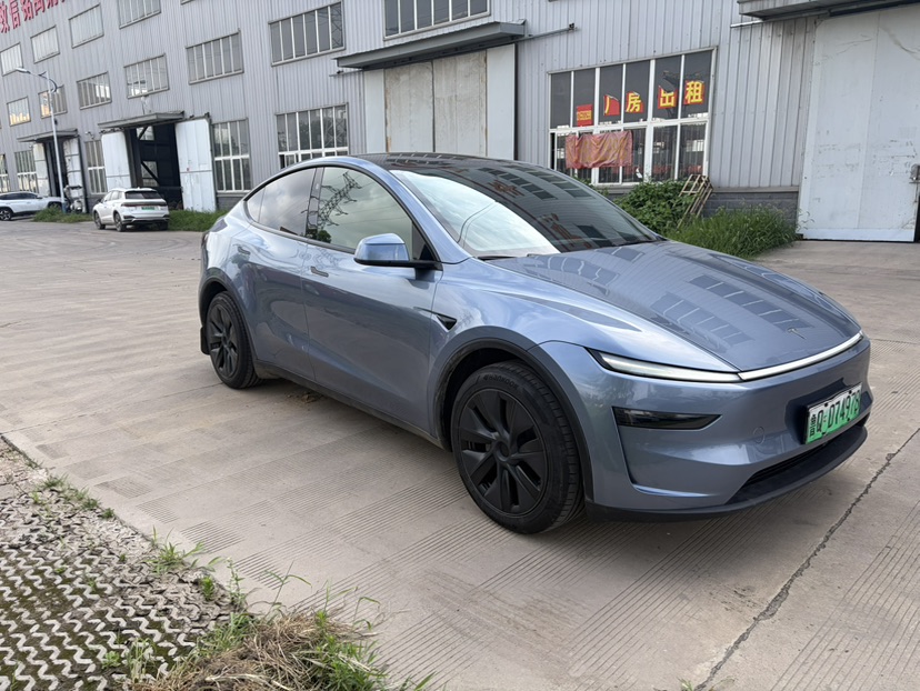 Tesla Model Y 2025 #3 Tesla Model Y 2025 car image #3