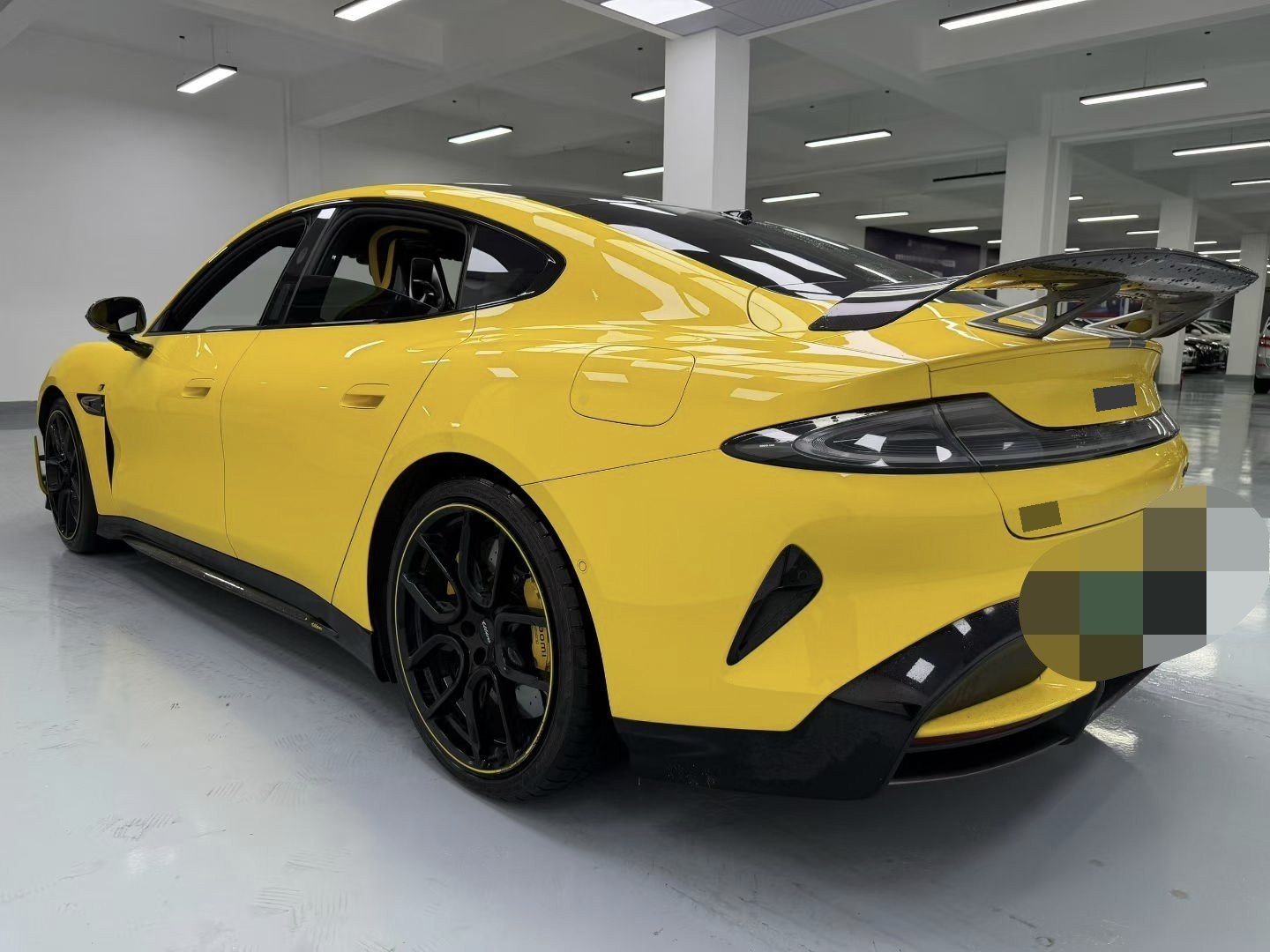MI SU7 Ultra 2025 car image #4