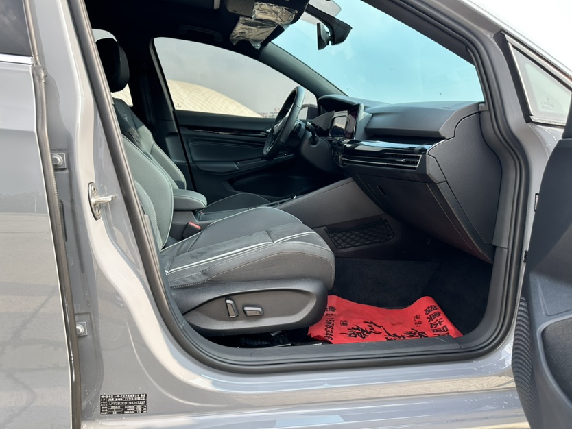 Volkswagen Golf 2022 immagine di auto #25