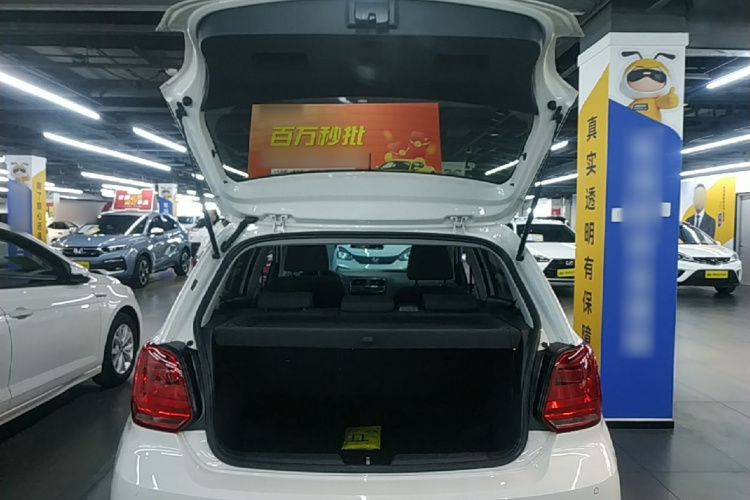 Volkswagen Polo 2019 car image #19