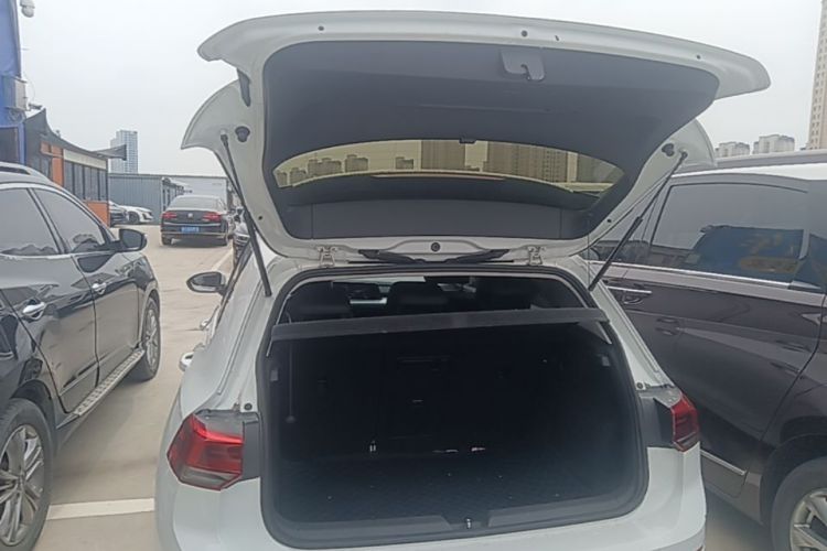 Volkswagen Golf 2022 car image #19