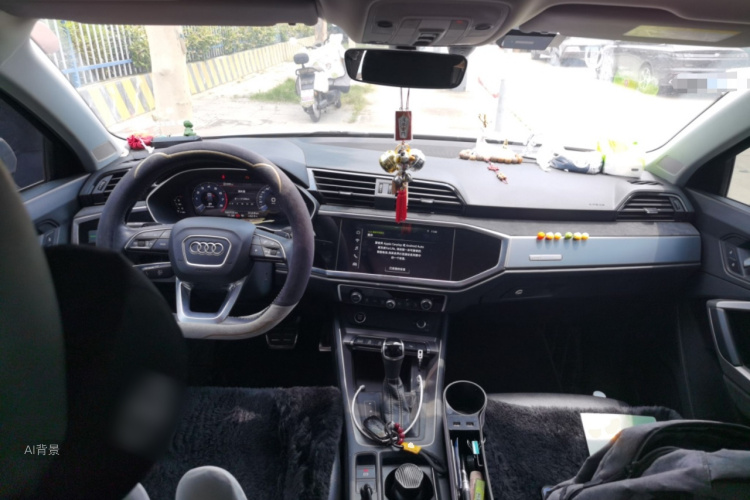 Audi Q3 2020 car image #11