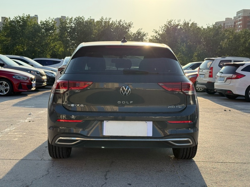 Volkswagen Golf 2022 car image #9