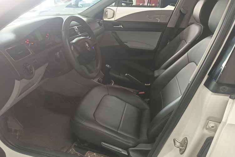 Skoda Rapid 2015 #15 Skoda Rapid 2015 car image #15