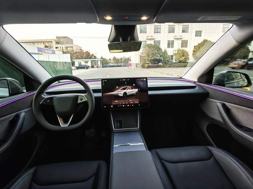 Tesla Model Y 2025 #6 Tesla Model Y 2025 car image #6
