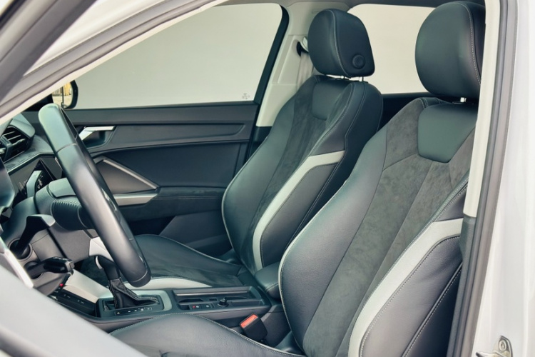 Audi Q3 2022 car image #21