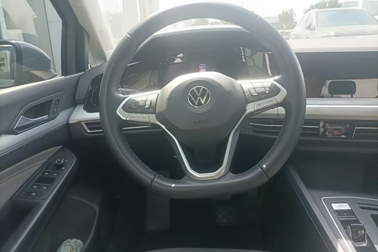 Volkswagen Golf 2022 car image #12