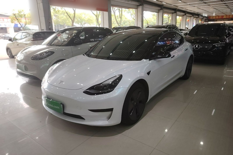 Tesla Model 3 2023 car image #2