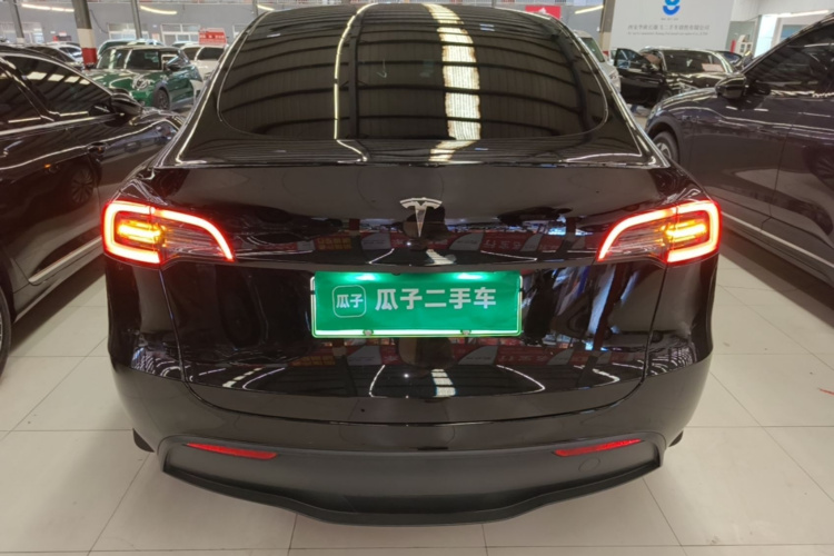 Tesla Model Y 2023 #6 Tesla Model Y 2023 car image #6