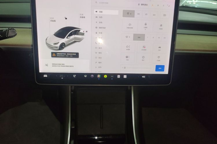 Tesla Model 3 2020 car image #17