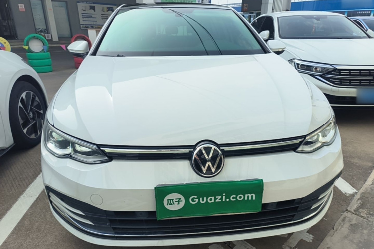 Volkswagen Golf 2021 car image #3