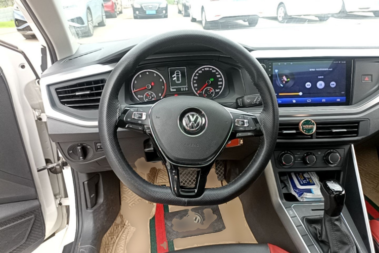 Volkswagen Polo 2021 car image #11
