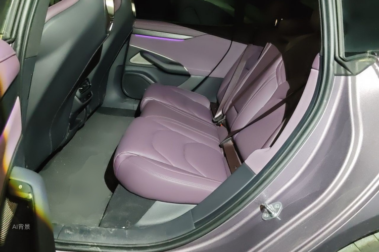 MI SU7 2025 immagine di auto #19