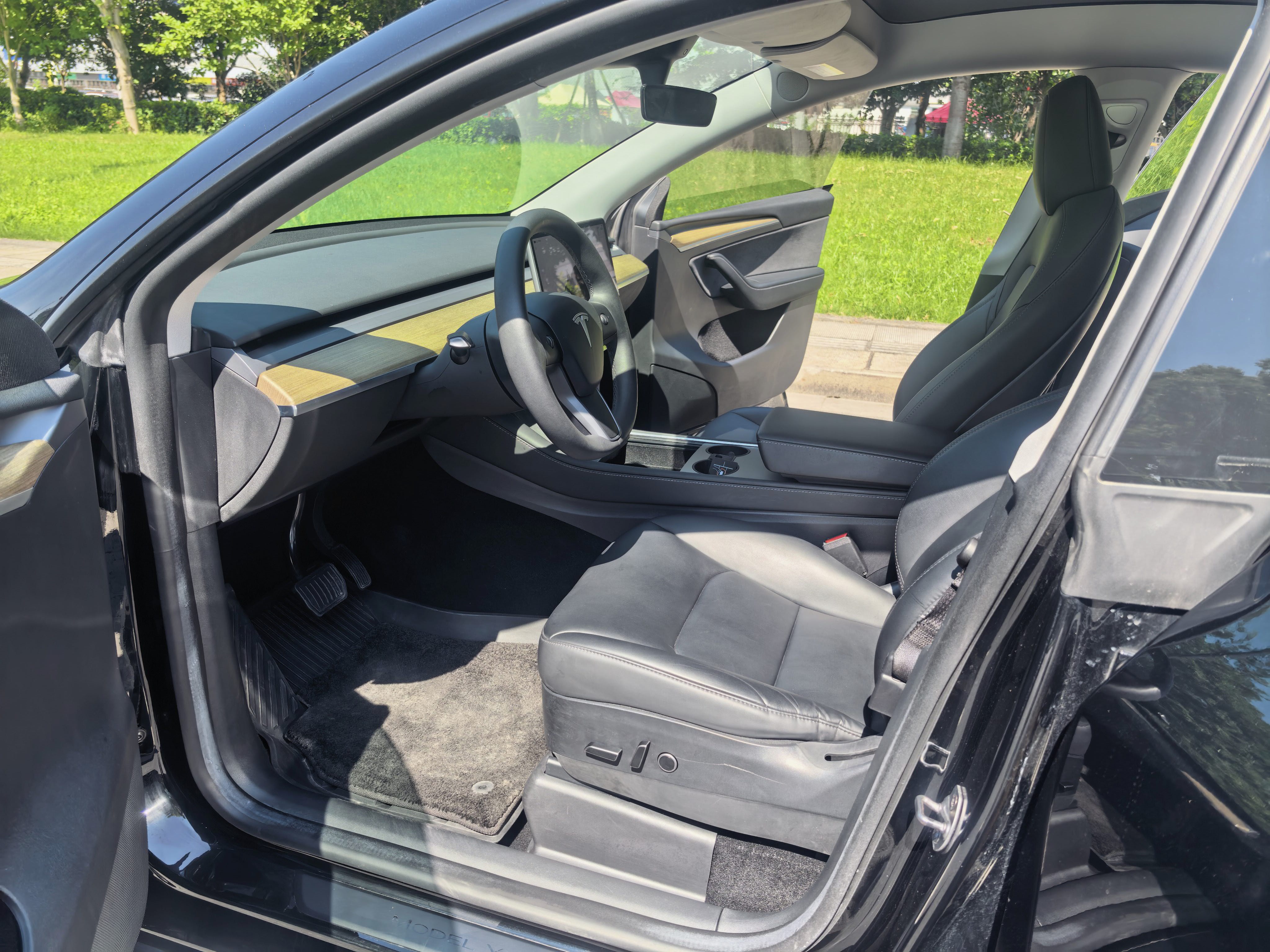 Tesla Model Y 2023 #6 Tesla Model Y 2023 car image #6