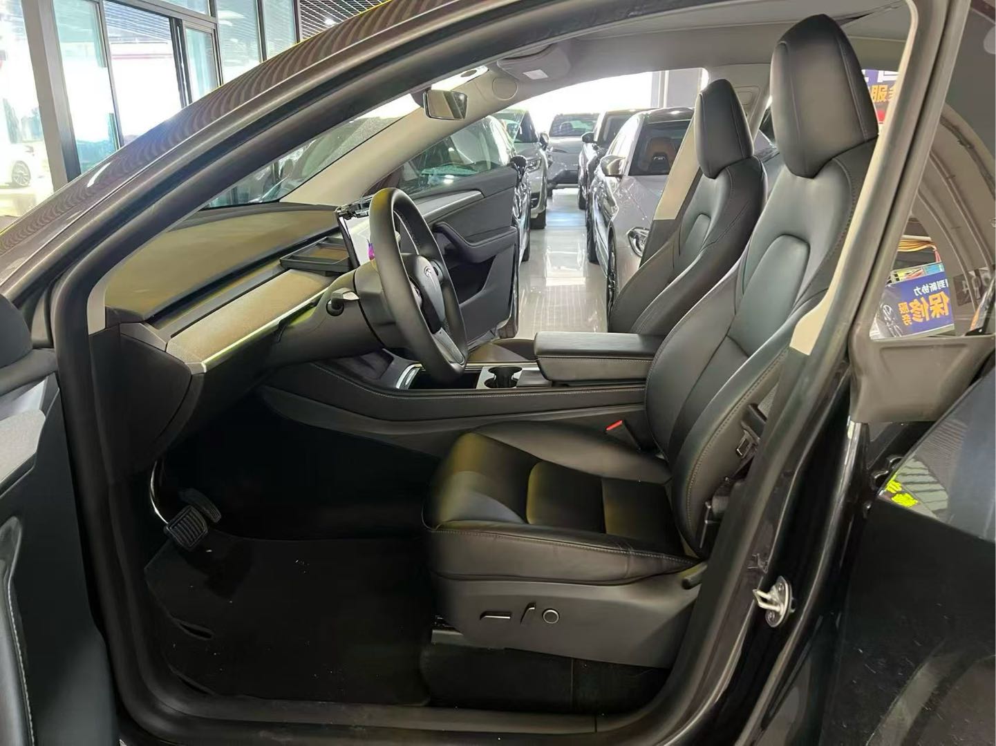 Tesla Model Y 2024 car image #7