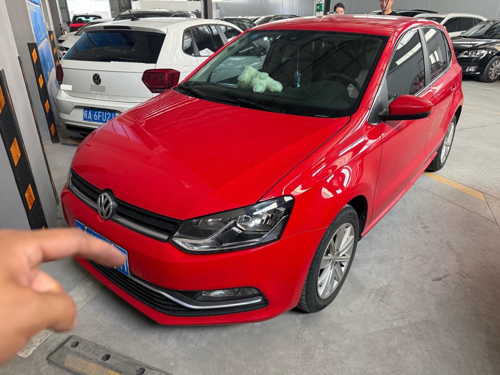Volkswagen Polo 2015 car image 