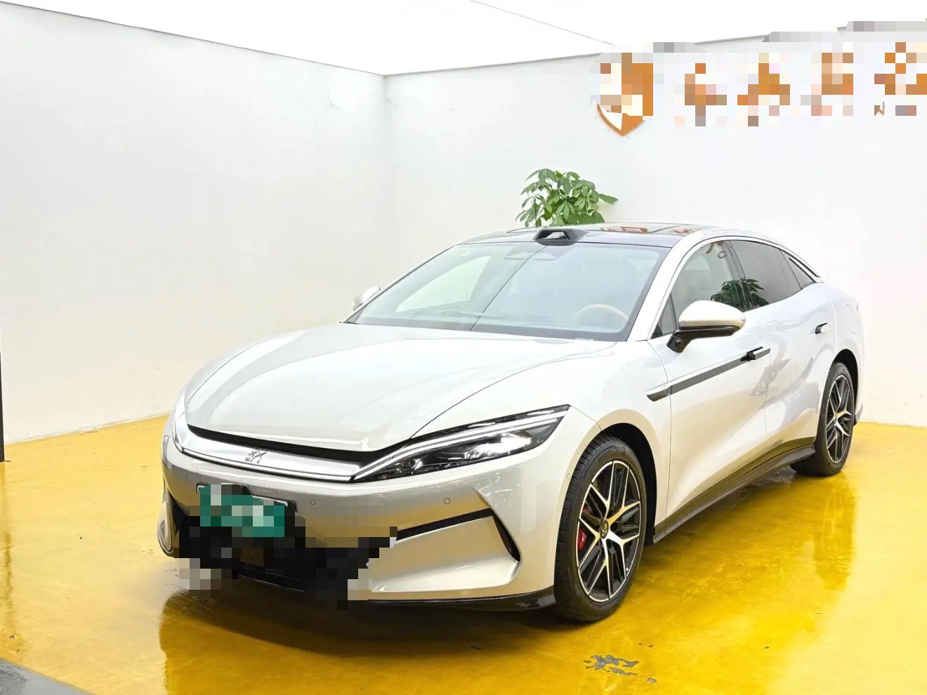 BYD HanL 2025 car image 