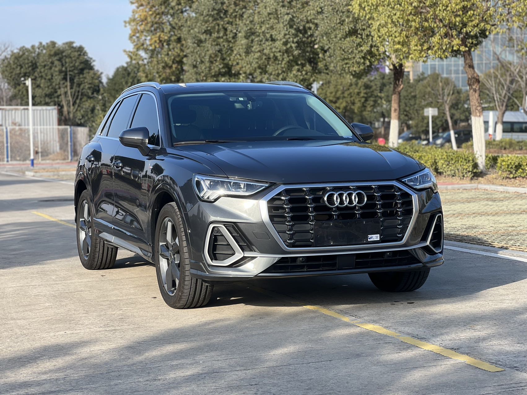 Audi Q3 2023 car image #3