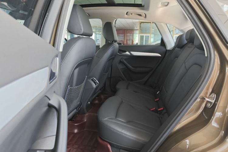 Audi Q3 2018 immagine di auto #17