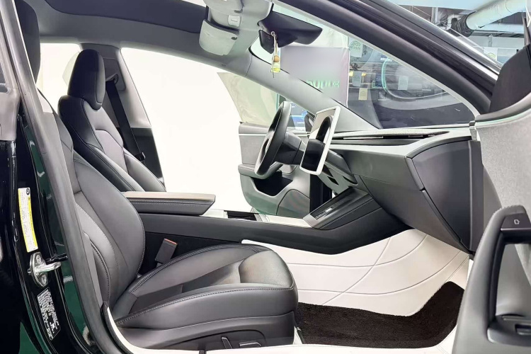 Tesla Model 3 2023 car image #17