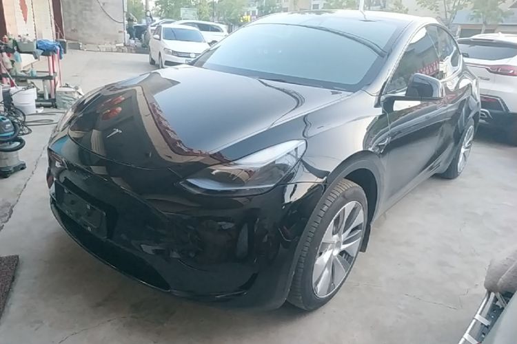 Tesla Model Y 2023 #2 Tesla Model Y 2023 car image #2