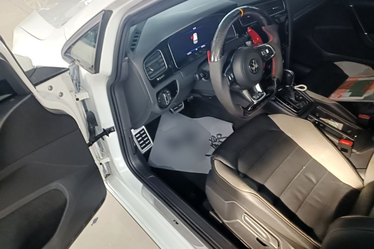 Volkswagen Golf 2020 car image #16