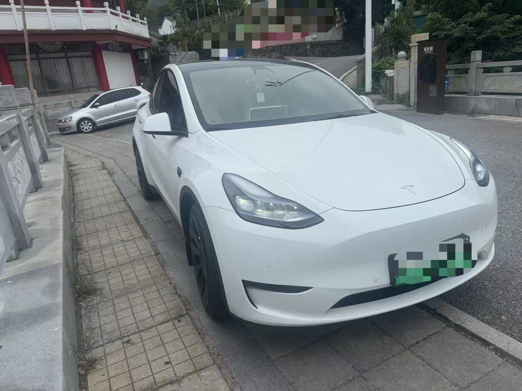 Tesla Model Y 2023 #5 Tesla Model Y 2023 car image #5