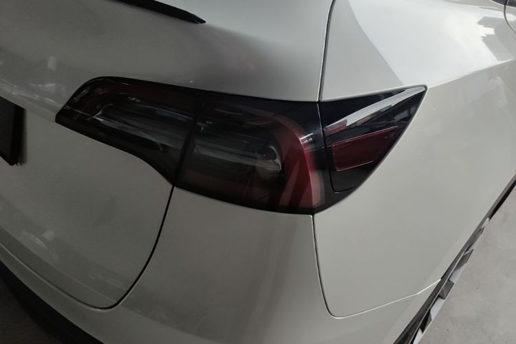 Tesla Model Y 2022 car image #8