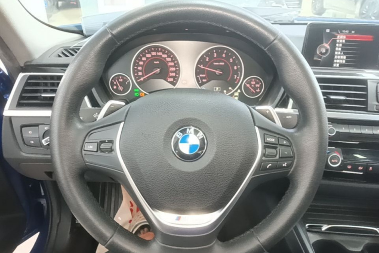 BMW 3 Series 2017 صورة سيارة #15