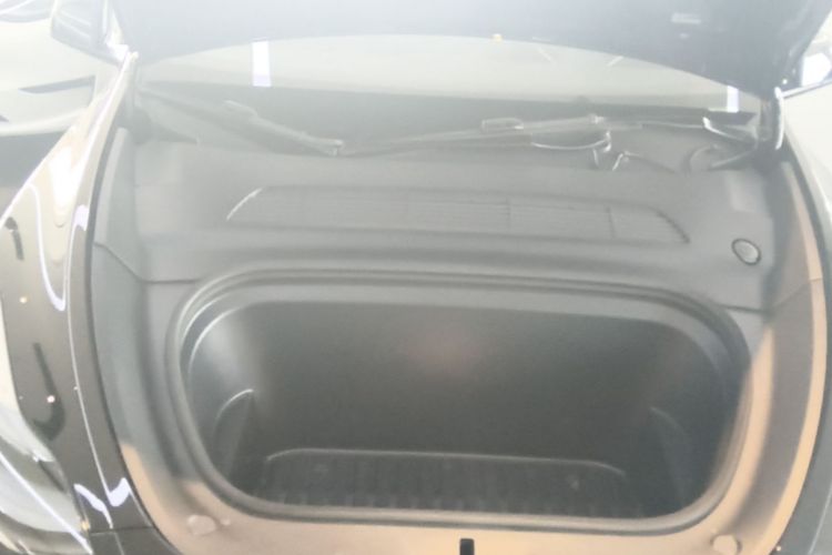 Tesla Model Y 2023 car image #20