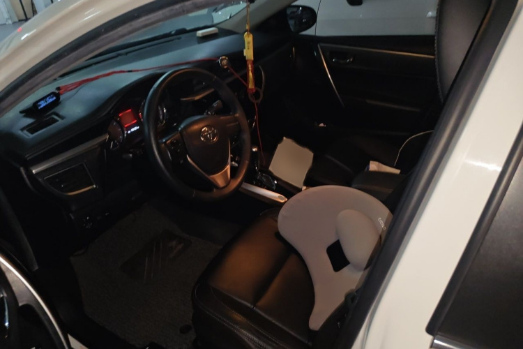 Toyota Corolla 2015 immagine di auto #19