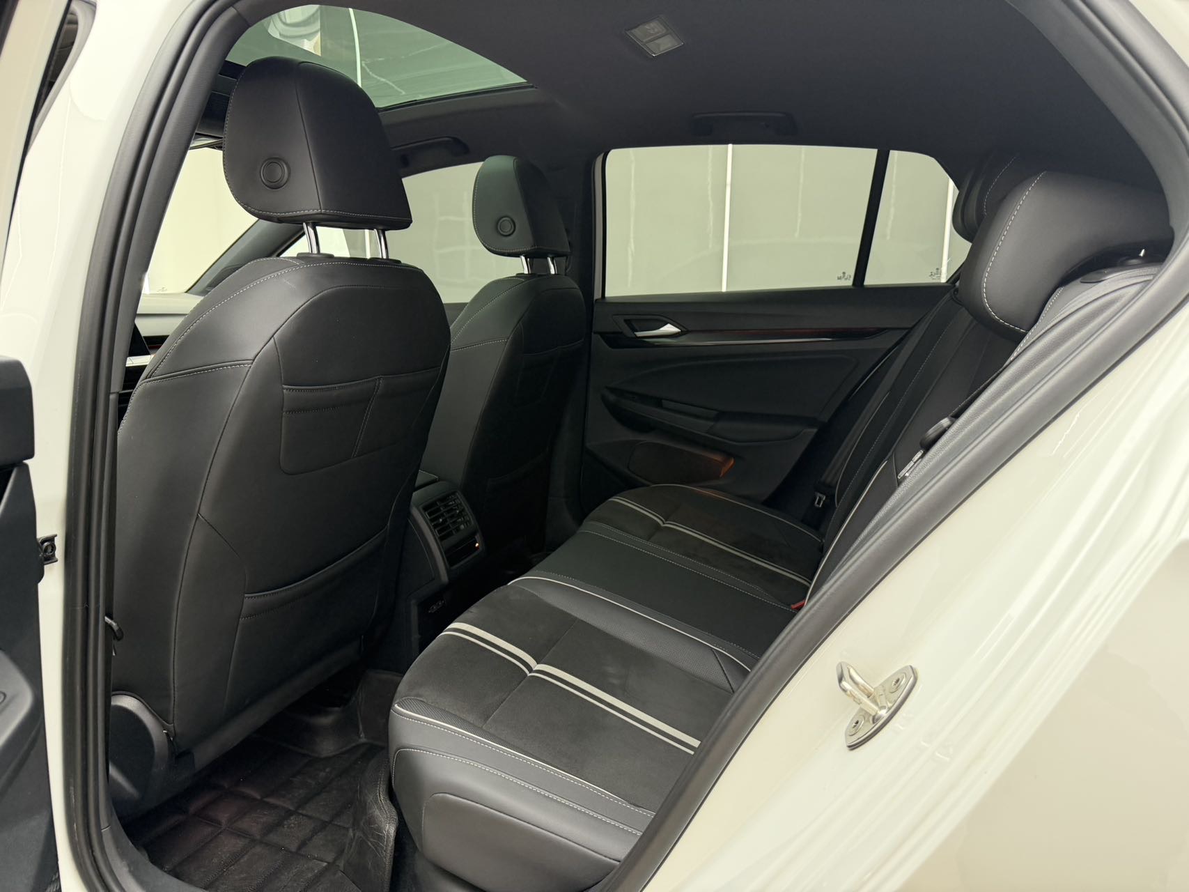 Volkswagen Golf 2022 car image #6