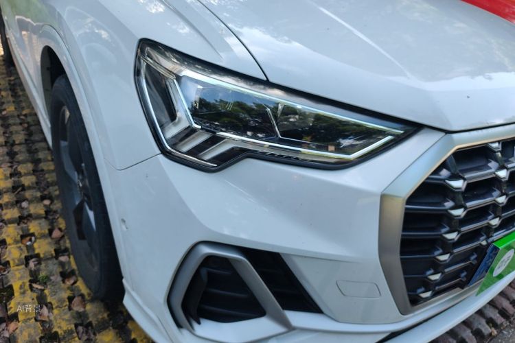 Audi Q3 2022 car image #8