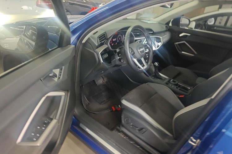 Audi Q3 2021 car image #16