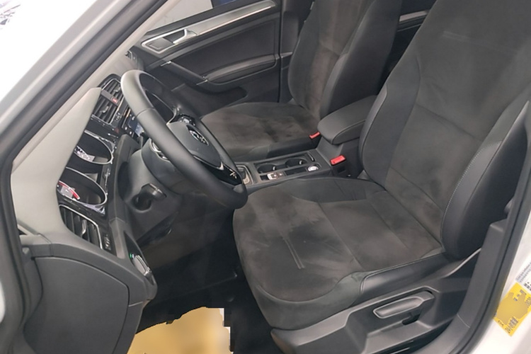 Volkswagen Golf 2018 car image #15
