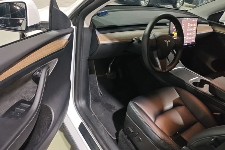 Tesla Model Y 2021 #16 Tesla Model Y 2021 car image #16