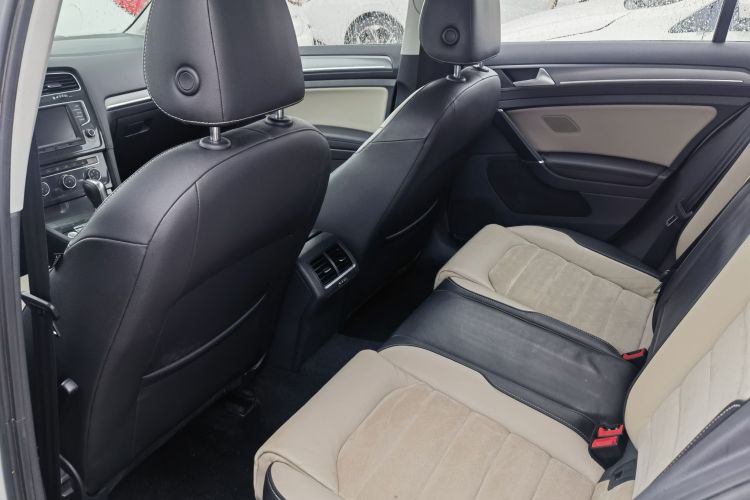 Volkswagen Golf 2017 car image #11