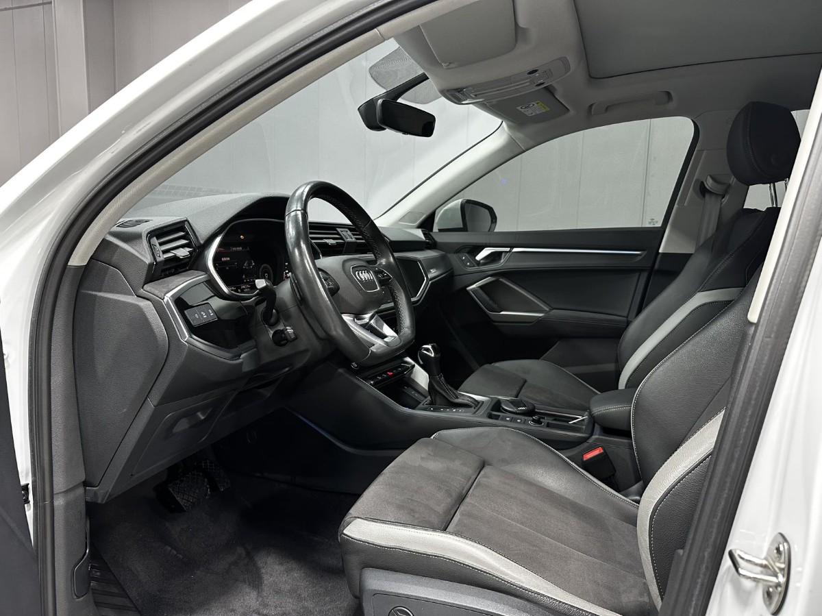 Audi Q3 2023 car image #4