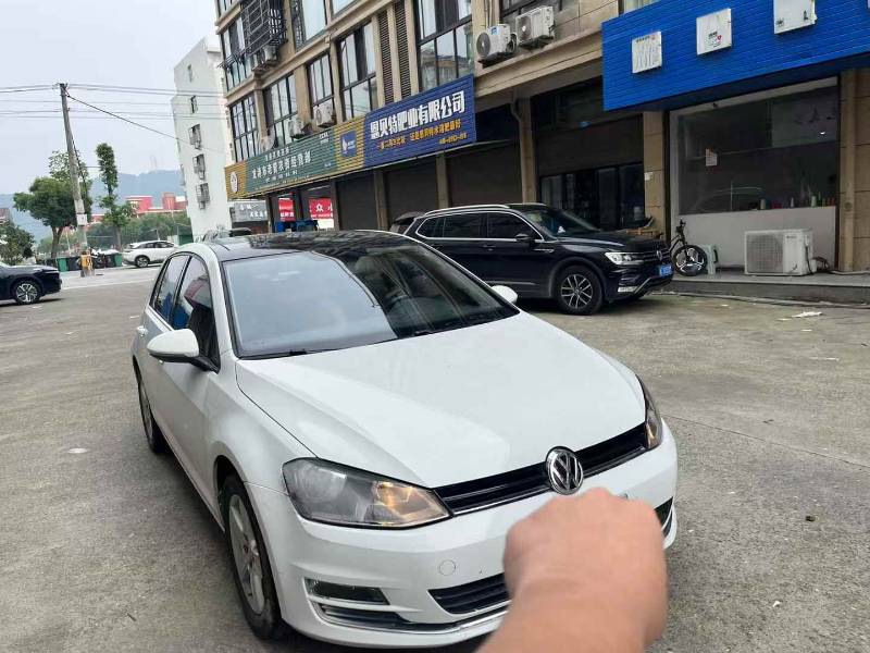 Volkswagen Golf 2016 car image #2