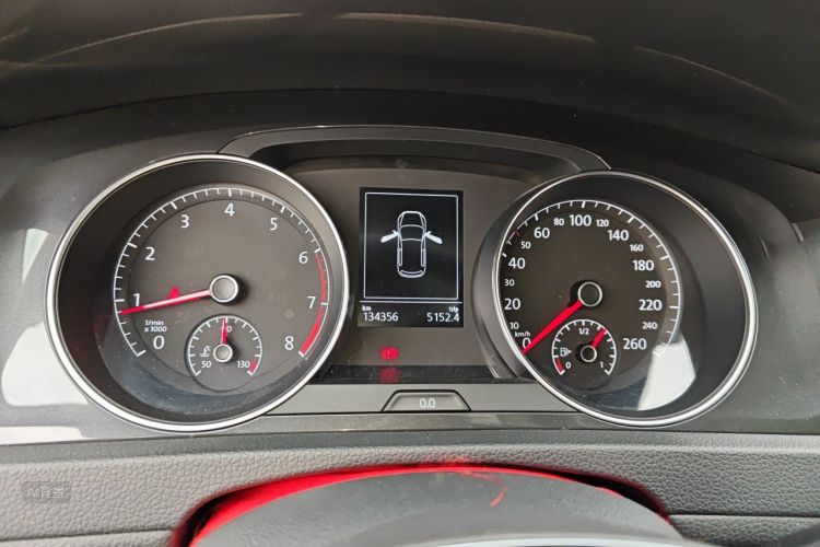 Volkswagen Golf 2019 car image #13