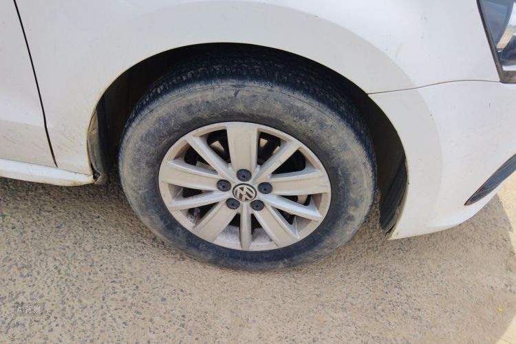Volkswagen Polo 2016 car image #9