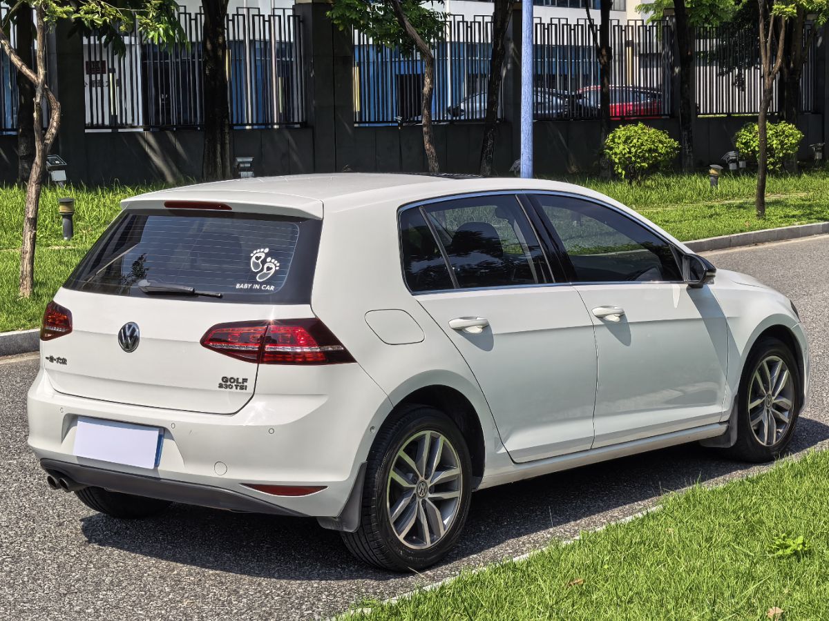 Volkswagen Golf 2017 car image #6