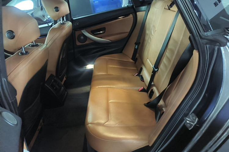 BMW 3 Series GT 2018 صورة سيارة #17