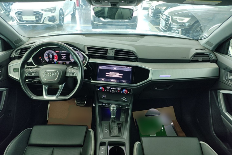 Audi Q3 2024 car image #10
