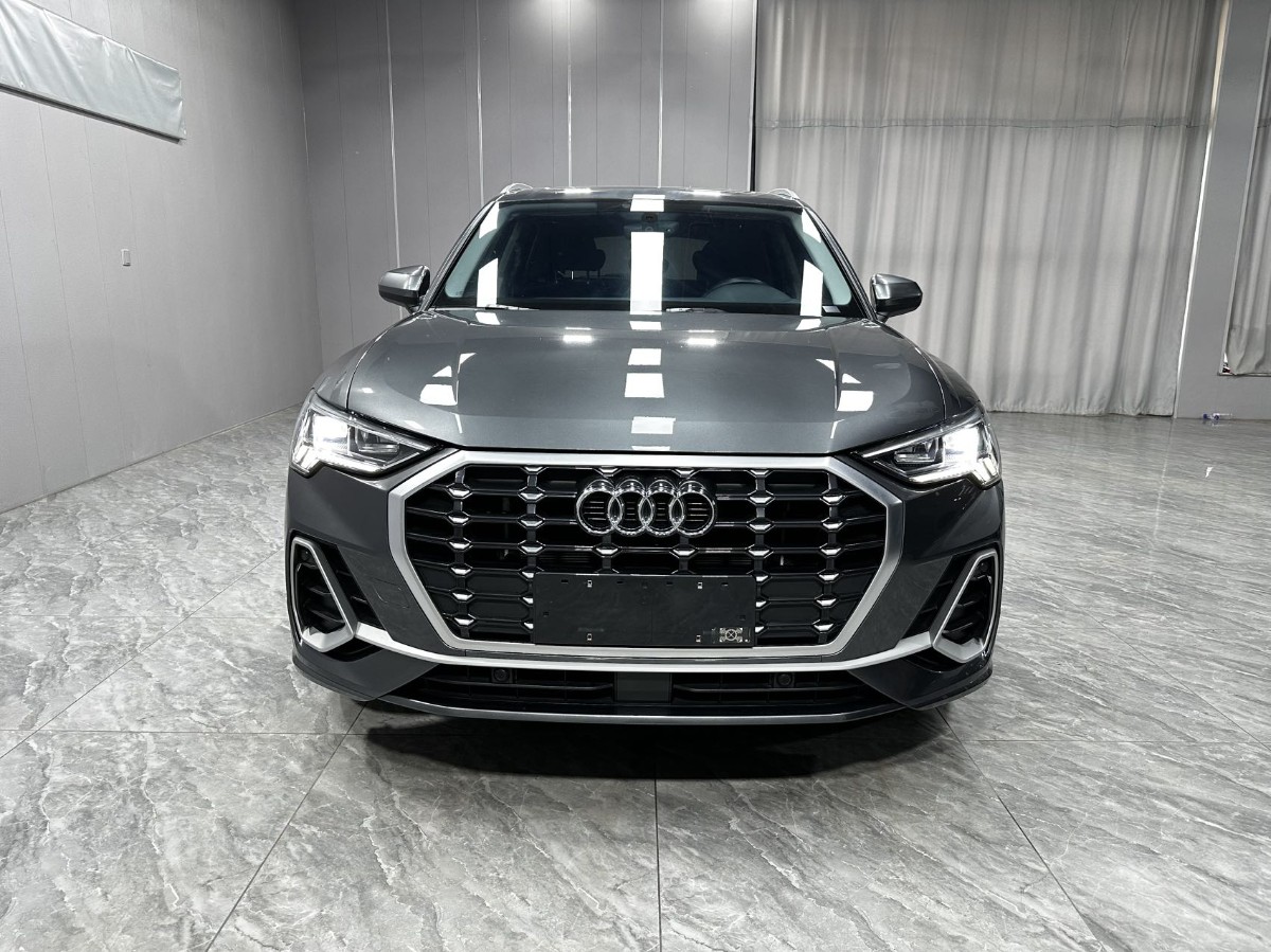 Audi Q3 2023 car image #2